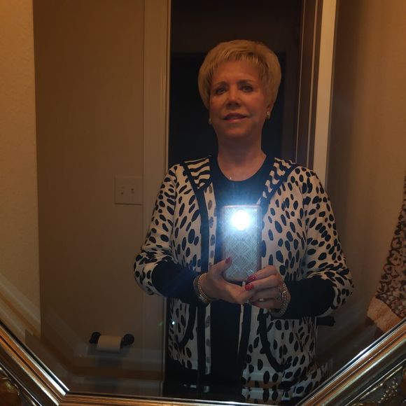 Meet your Posher, Dee - Picture 1 of 1